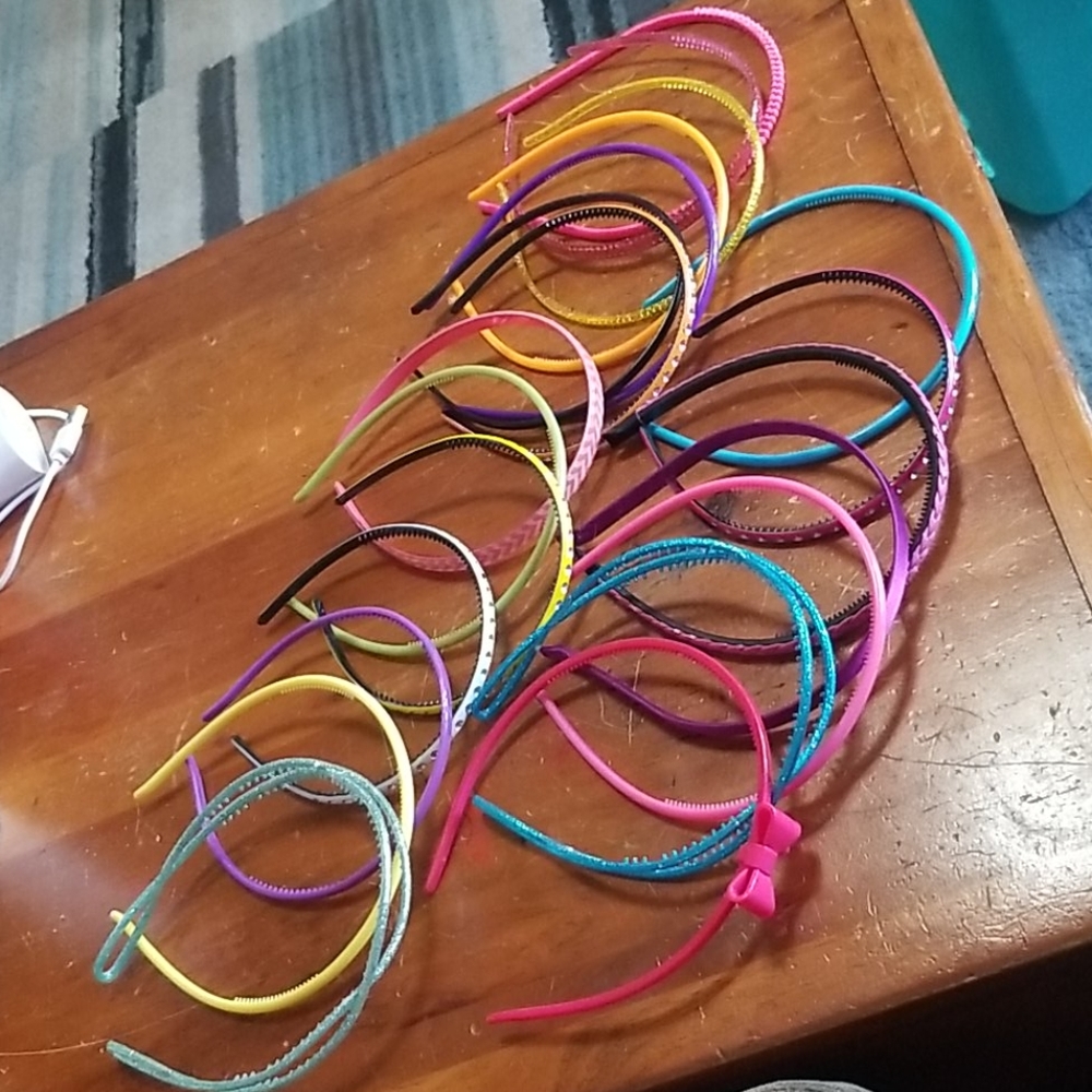 Lot of 21 plastic girl headbands